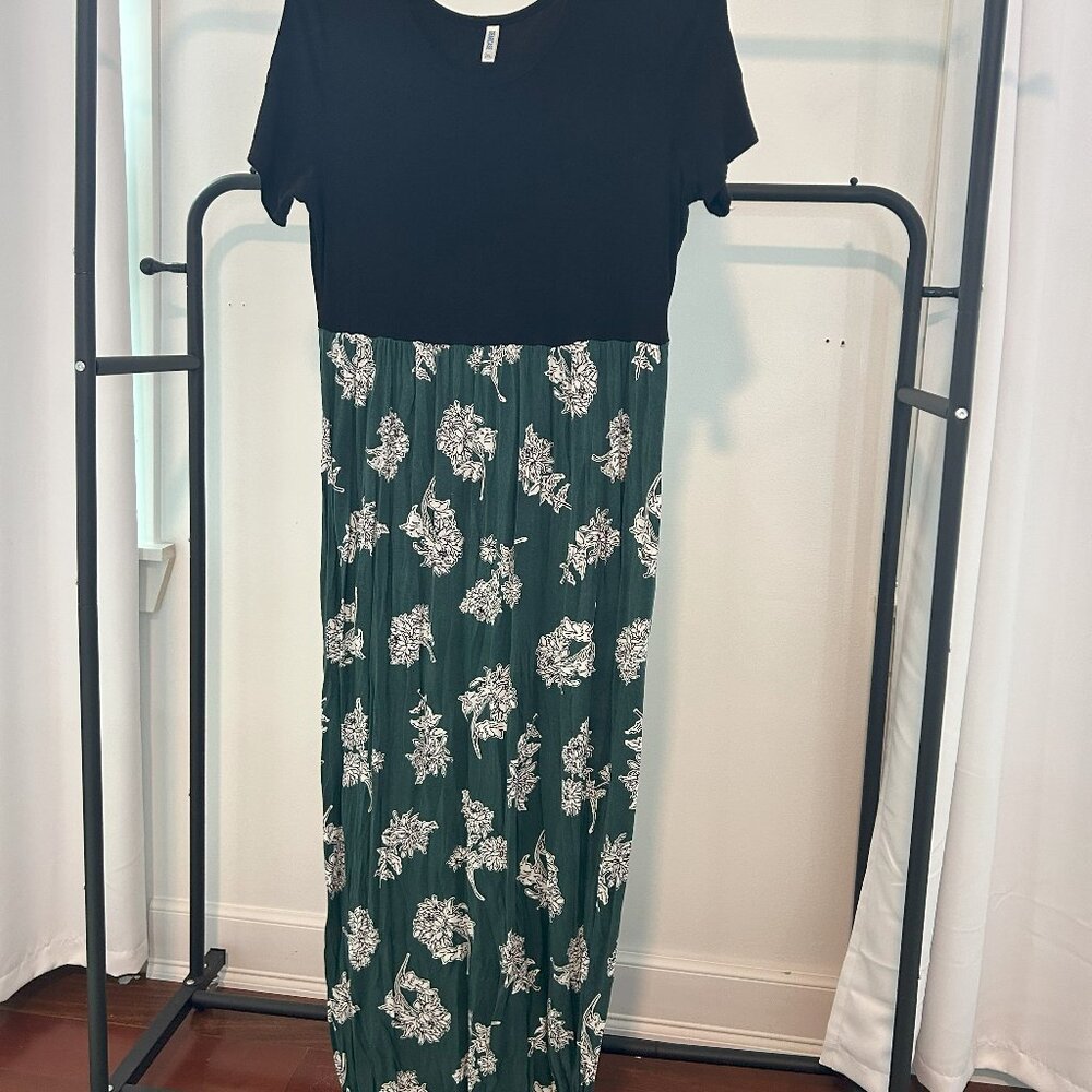 Black and Green Dress with Pockets